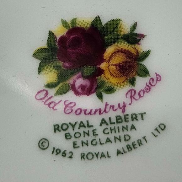 Royal Albert OLD COUNTRY ROSES porcelain 6 Cup Teapot 1962 - Picture 7 of 7